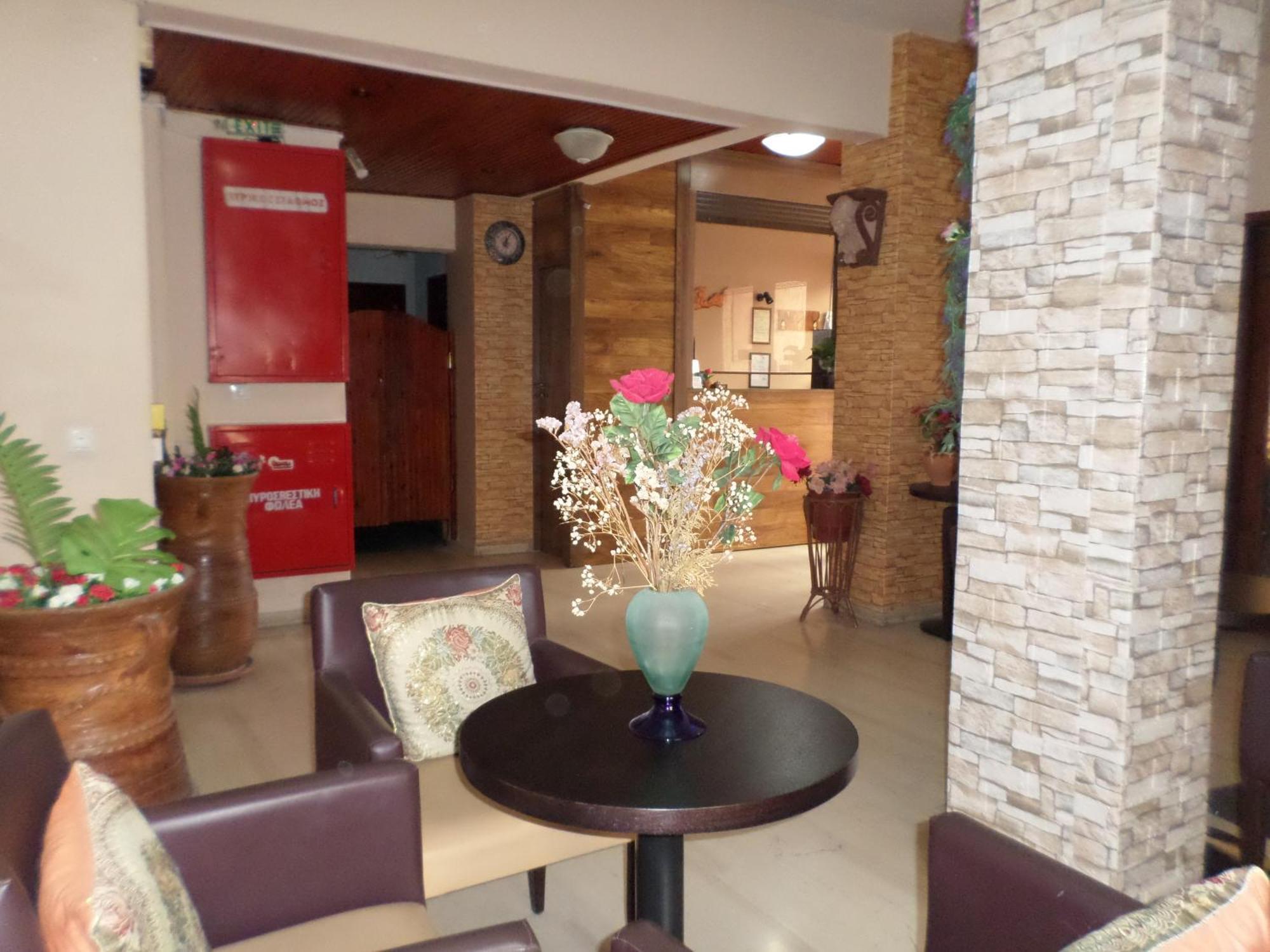 חאניה Tina Hotel מראה חיצוני תמונה